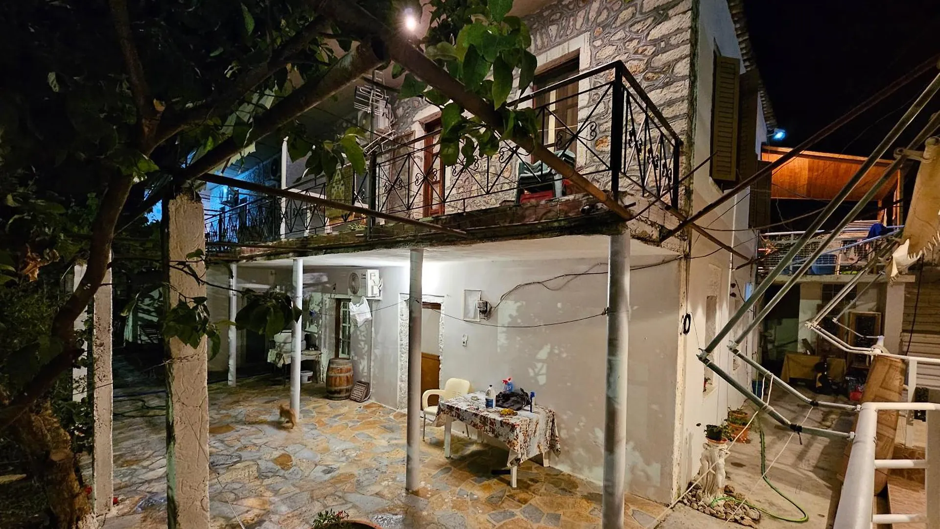 Aeria Rooms Himare Gasthuis